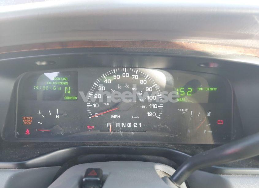 Photo 7 of 2000 Lincoln Town CAR SIGNATURE (VIN 1LNHM82W6YY810040)