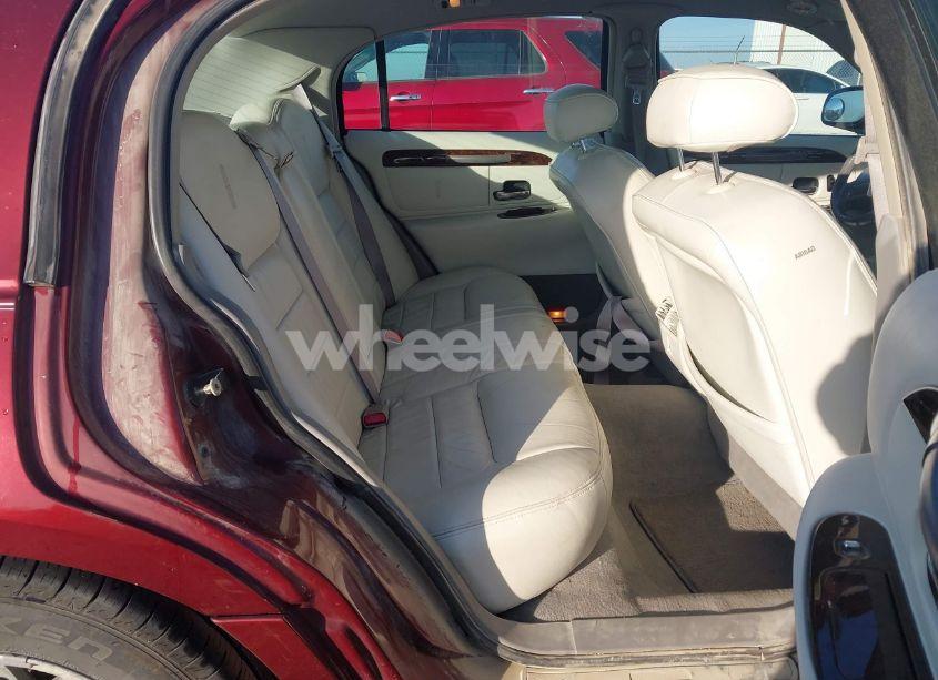 Photo 8 of 2000 Lincoln Town CAR SIGNATURE (VIN 1LNHM82W6YY810040)