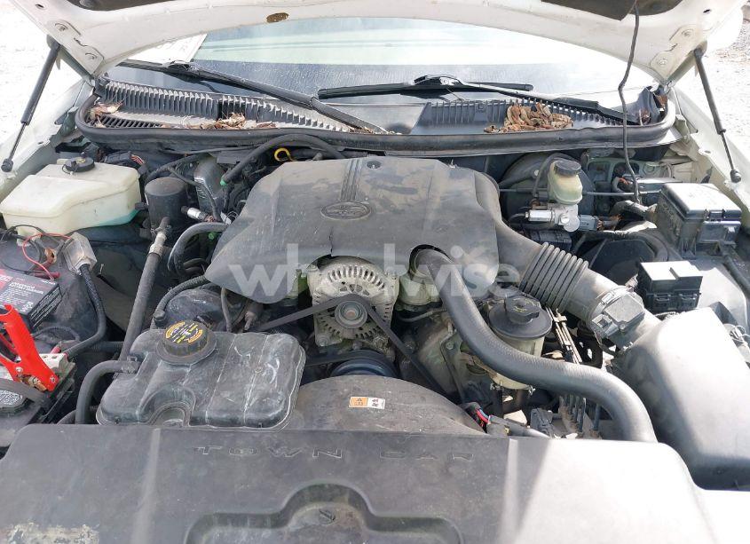 Photo 10 of 2000 Lincoln Town CAR SIGNATURE (VIN 1LNHM82W6YY919257)