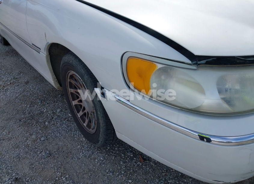 Photo 12 of 2000 Lincoln Town CAR SIGNATURE (VIN 1LNHM82W6YY919257)