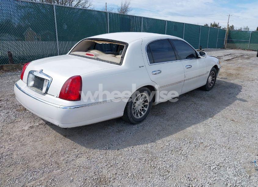Photo 4 of 2000 Lincoln Town CAR SIGNATURE (VIN 1LNHM82W6YY919257)