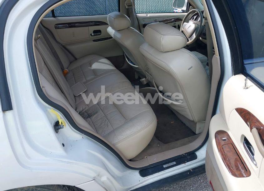 Photo 8 of 2000 Lincoln Town CAR SIGNATURE (VIN 1LNHM82W6YY919257)