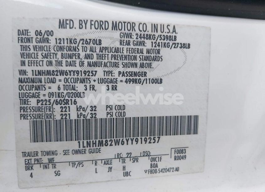 Photo 9 of 2000 Lincoln Town CAR SIGNATURE (VIN 1LNHM82W6YY919257)