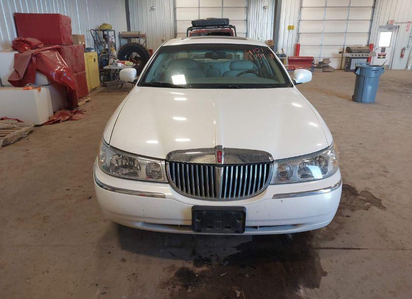 Photo 6 of 2002 Lincoln Town CAR SIGNATURE (VIN 1LNHM82W72Y620268)