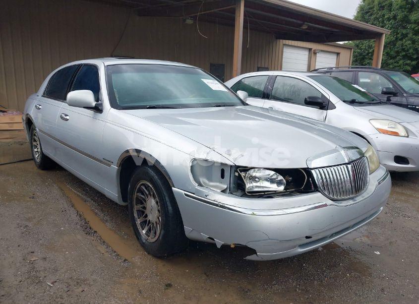 2002 Lincoln Town CAR SIGNATURE (VIN 1LNHM82W72Y629486) main photo