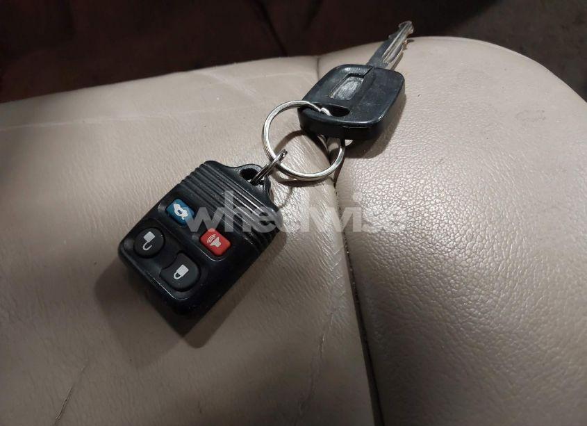 Photo 11 of 2002 Lincoln Town CAR SIGNATURE (VIN 1LNHM82W72Y667994)