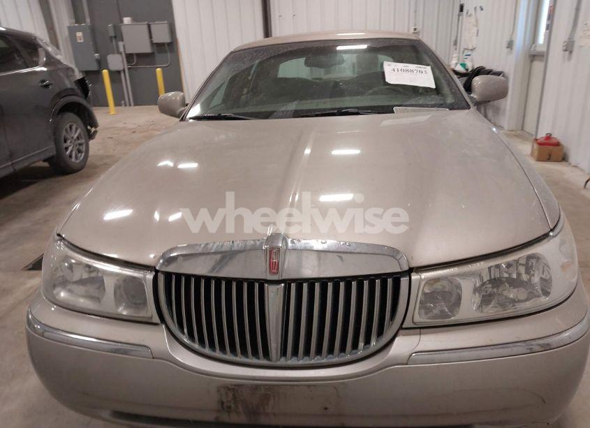 Photo 12 of 2002 Lincoln Town CAR SIGNATURE (VIN 1LNHM82W72Y667994)