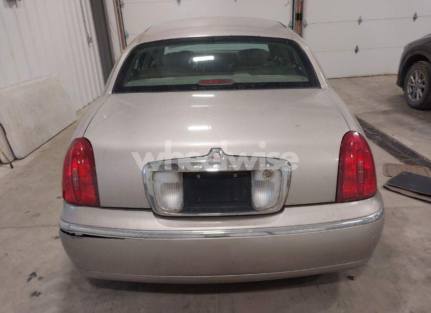 Photo 16 of 2002 Lincoln Town CAR SIGNATURE (VIN 1LNHM82W72Y667994)