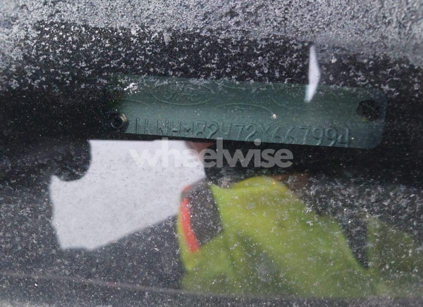 Photo 9 of 2002 Lincoln Town CAR SIGNATURE (VIN 1LNHM82W72Y667994)