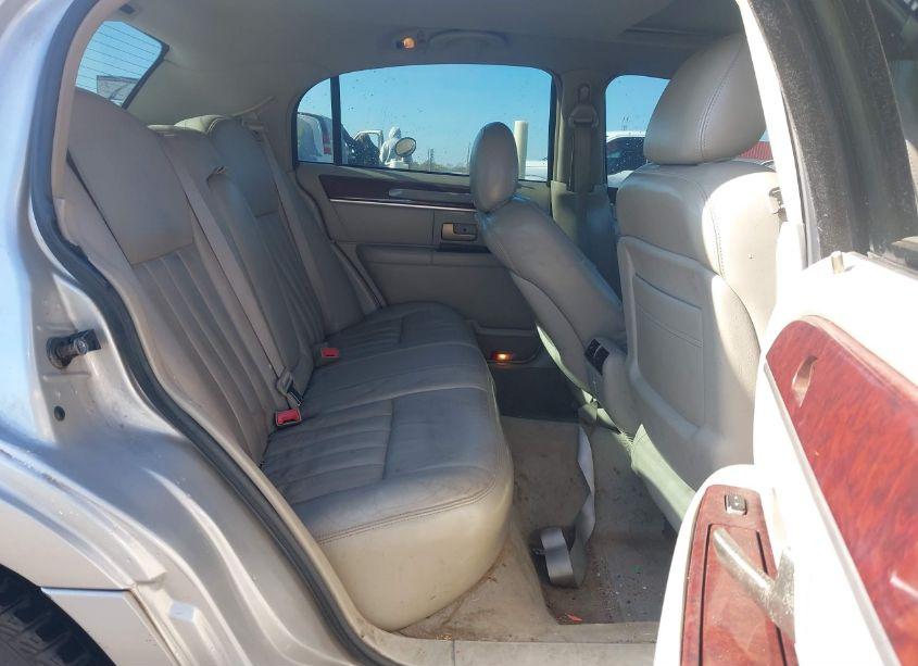 Photo 8 of 2003 Lincoln Town CAR SIGNATURE (VIN 1LNHM82W73Y613693)