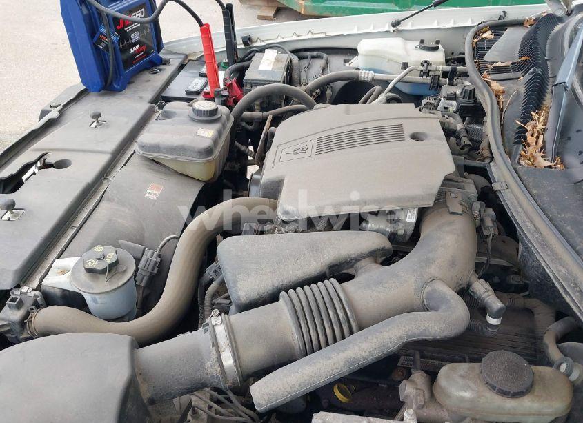 Photo 10 of 2005 Lincoln Town CAR SIGNATURE LIMITED (VIN 1LNHM82W75Y640718)