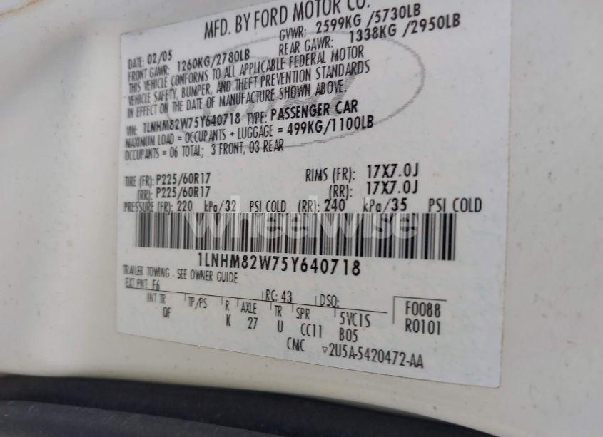 Photo 9 of 2005 Lincoln Town CAR SIGNATURE LIMITED (VIN 1LNHM82W75Y640718)