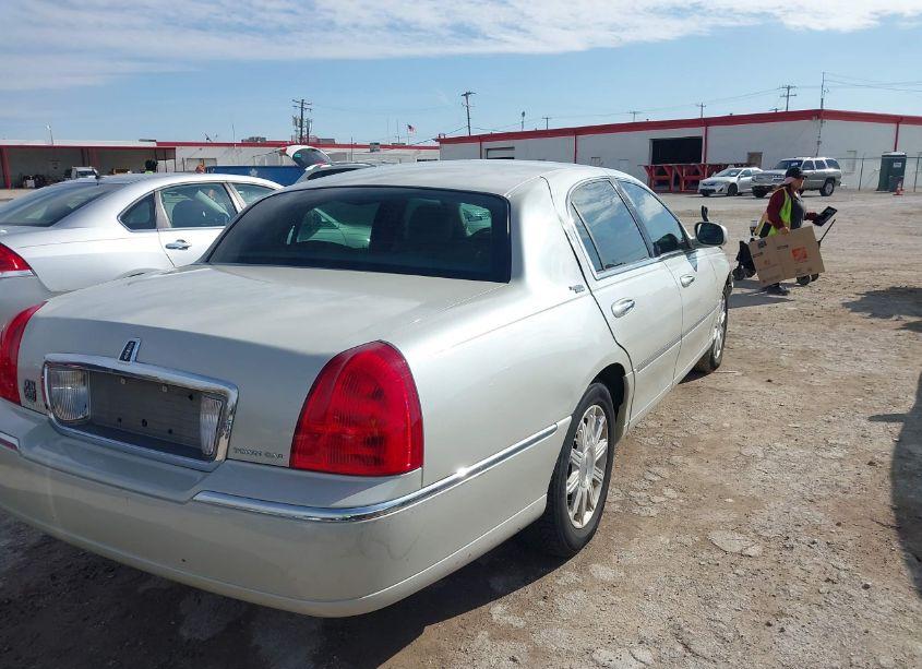 Photo 4 of 2006 Lincoln Town CAR SIGNATURE LIMITED (VIN 1LNHM82W76Y627985)