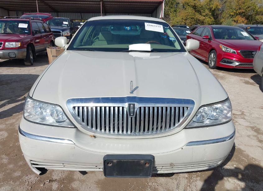 Photo 6 of 2006 Lincoln Town CAR SIGNATURE LIMITED (VIN 1LNHM82W76Y627985)