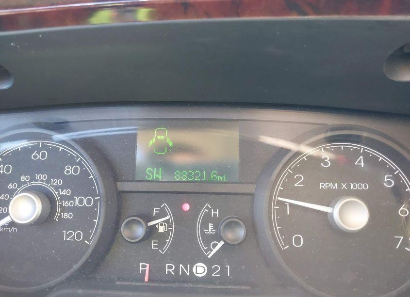 Photo 7 of 2006 Lincoln Town CAR SIGNATURE LIMITED (VIN 1LNHM82W76Y627985)