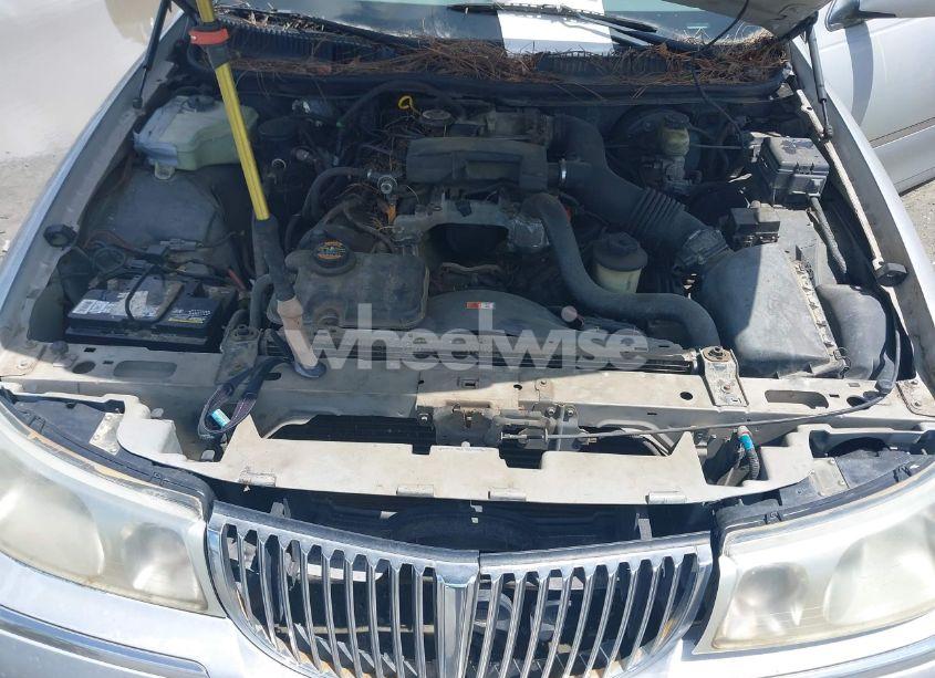Photo 10 of 2001 Lincoln Town CAR SIGNATURE (VIN 1LNHM82W81Y648935)