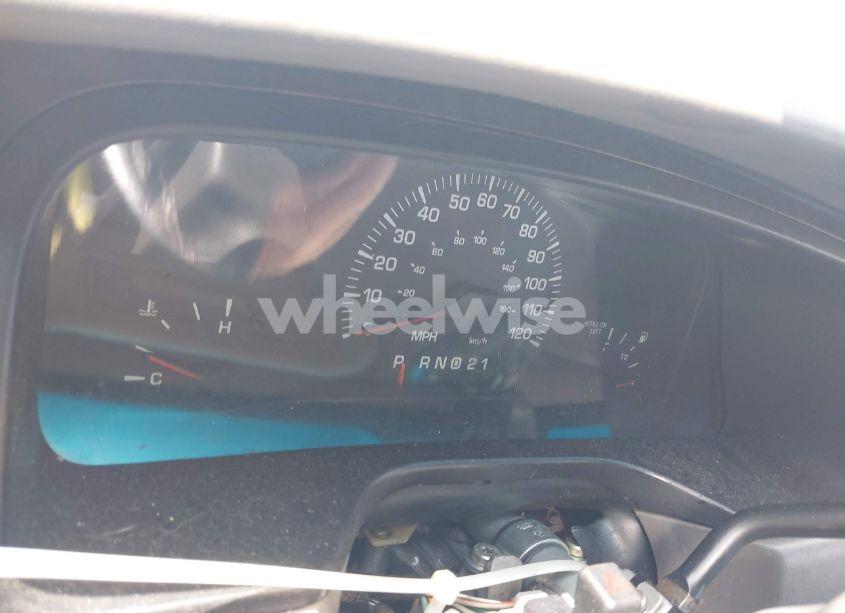 Photo 7 of 2001 Lincoln Town CAR SIGNATURE (VIN 1LNHM82W81Y648935)