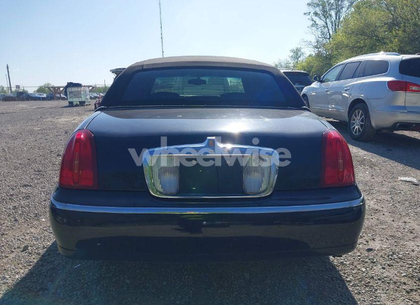 Photo 16 of 2001 Lincoln Town CAR SIGNATURE (VIN 1LNHM82W81Y715016)