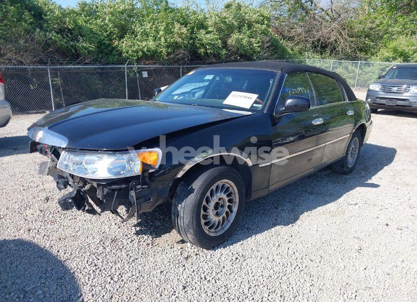 Photo 2 of 2001 Lincoln Town CAR SIGNATURE (VIN 1LNHM82W81Y715016)