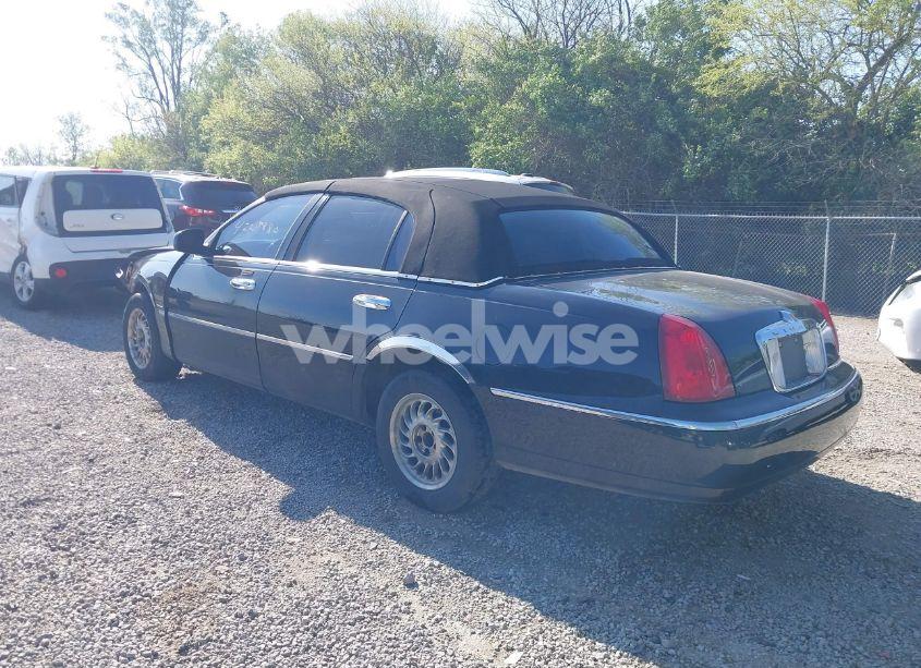 Photo 3 of 2001 Lincoln Town CAR SIGNATURE (VIN 1LNHM82W81Y715016)