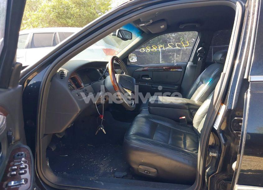 Photo 5 of 2001 Lincoln Town CAR SIGNATURE (VIN 1LNHM82W81Y715016)