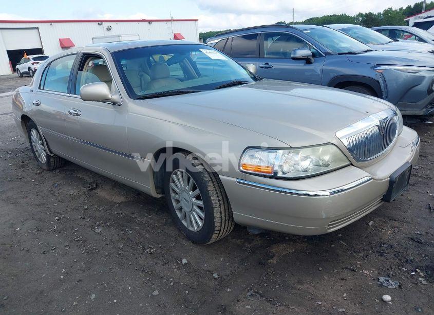 2005 Lincoln Town CAR SIGNATURE LIMITED (VIN 1LNHM82W85Y609428) main photo