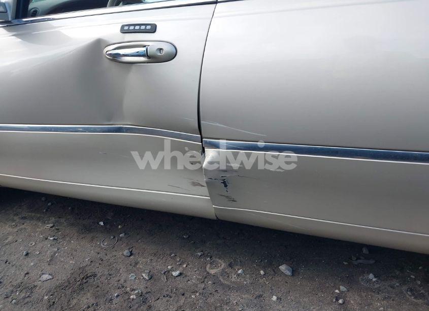 Photo 12 of 2005 Lincoln Town CAR SIGNATURE LIMITED (VIN 1LNHM82W85Y609428)