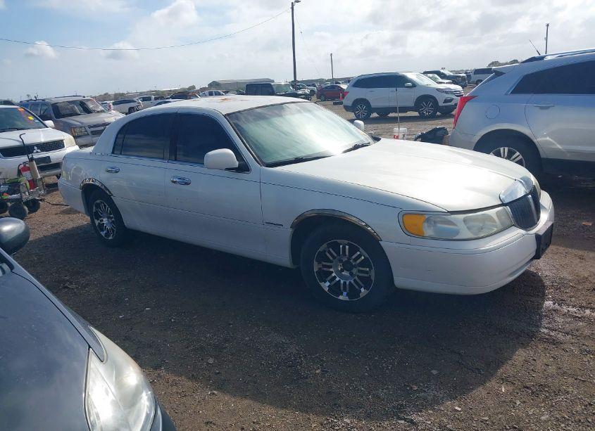 2000 Lincoln Town CAR SIGNATURE (VIN 1LNHM82W8YY788025) main photo
