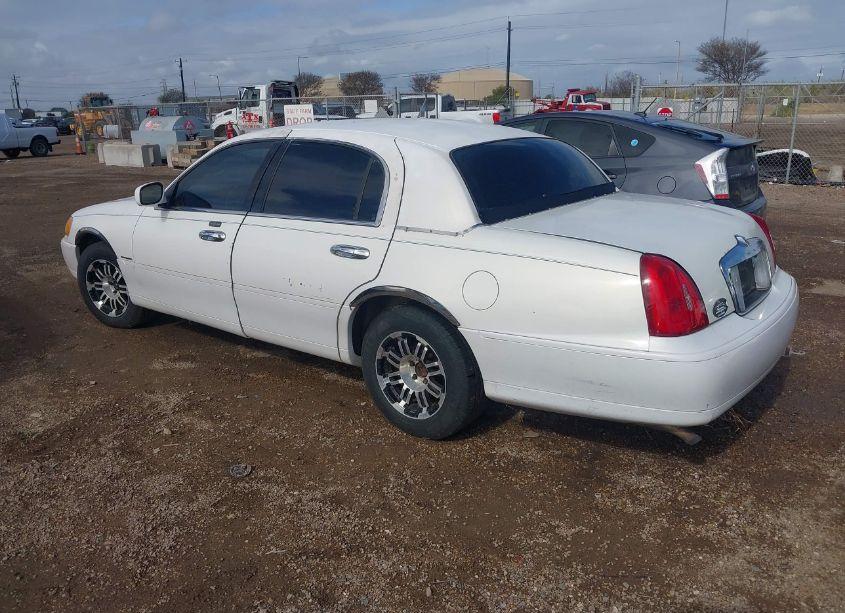 Photo 3 of 2000 Lincoln Town CAR SIGNATURE (VIN 1LNHM82W8YY788025)
