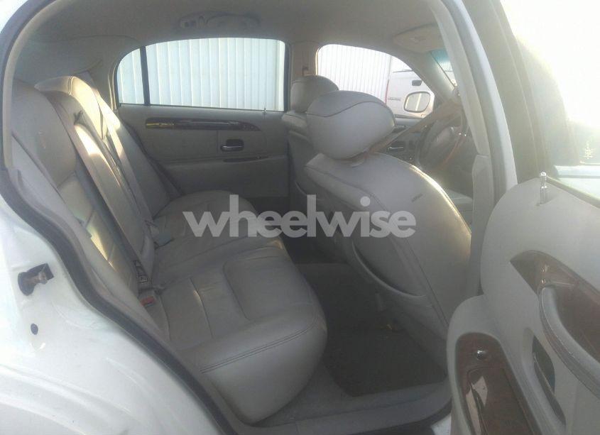 Photo 8 of 2001 Lincoln Town CAR SIGNATURE (VIN 1LNHM82W91Y683855)