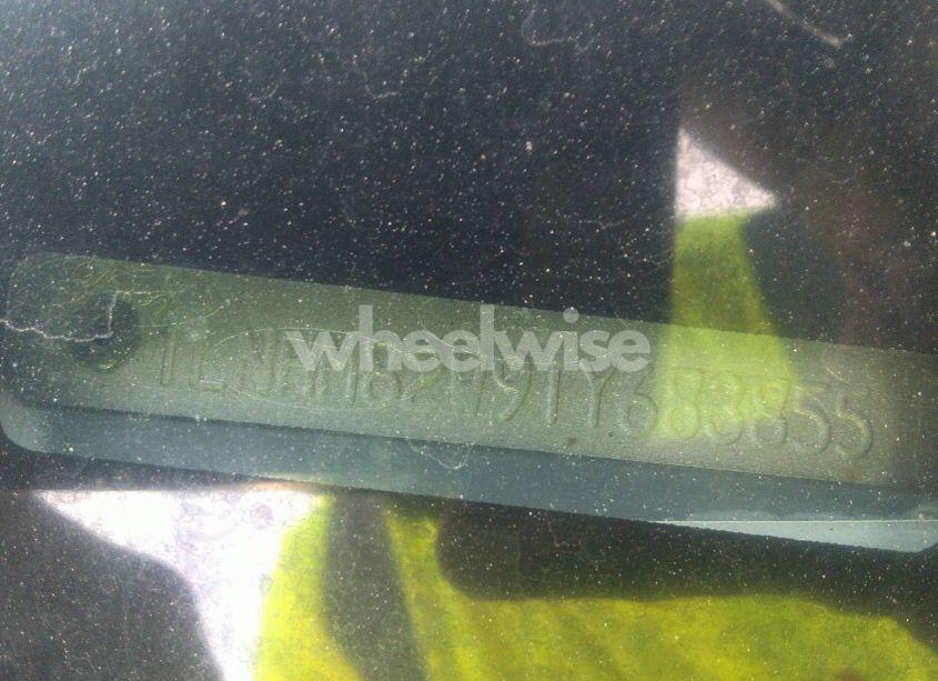 Photo 9 of 2001 Lincoln Town CAR SIGNATURE (VIN 1LNHM82W91Y683855)