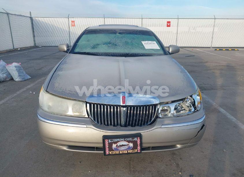 Photo 12 of 2002 Lincoln Town CAR SIGNATURE (VIN 1LNHM82W92Y644863)
