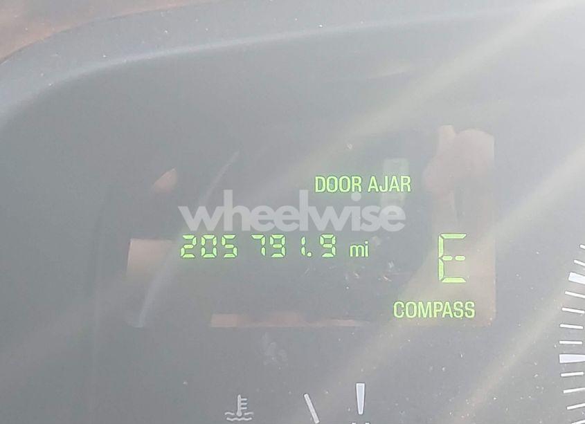 Photo 15 of 2002 Lincoln Town CAR SIGNATURE (VIN 1LNHM82W92Y644863)