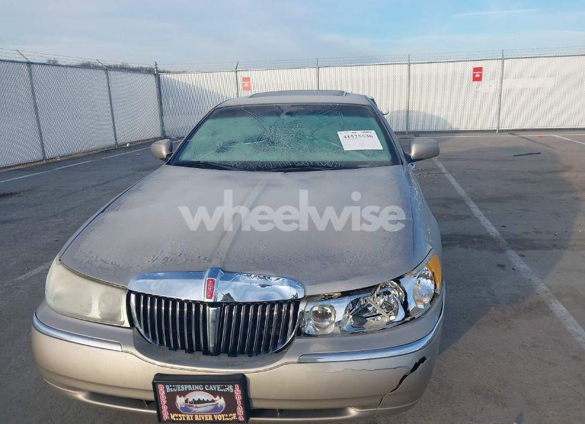 Photo 6 of 2002 Lincoln Town CAR SIGNATURE (VIN 1LNHM82W92Y644863)