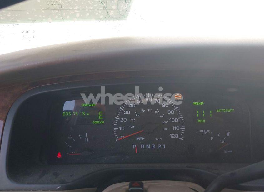 Photo 7 of 2002 Lincoln Town CAR SIGNATURE (VIN 1LNHM82W92Y644863)