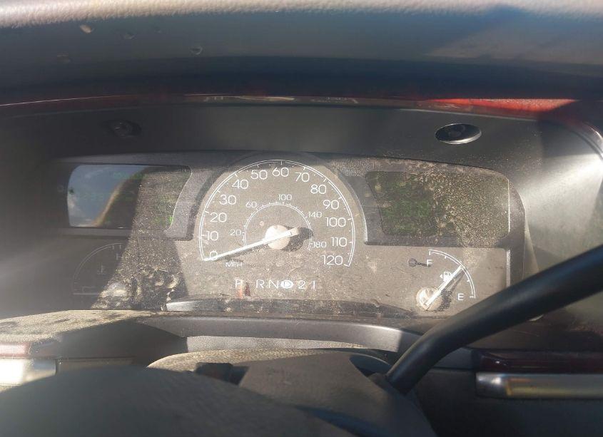 Photo 7 of 2003 Lincoln Town CAR SIGNATURE (VIN 1LNHM82W93Y647800)