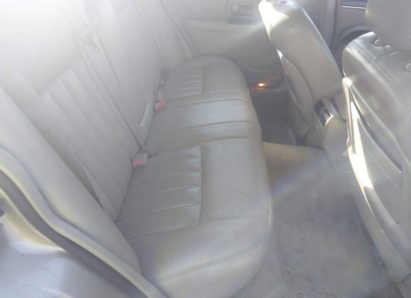 Photo 8 of 2003 Lincoln Town CAR SIGNATURE (VIN 1LNHM82W93Y647800)