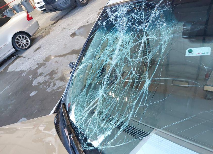 Photo 6 of 2005 Lincoln Town CAR SIGNATURE LIMITED (VIN 1LNHM82W95Y618185)