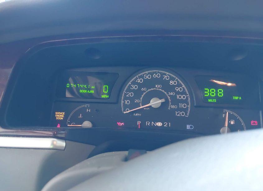 Photo 7 of 2005 Lincoln Town CAR SIGNATURE LIMITED (VIN 1LNHM82W95Y618185)