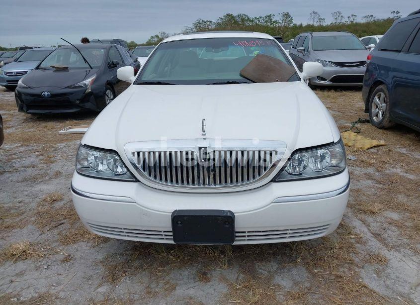 Photo 11 of 2005 Lincoln Town CAR SIGNATURE LIMITED (VIN 1LNHM82W95Y649033)
