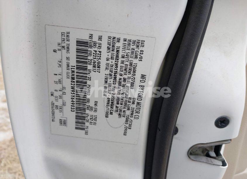 Photo 9 of 2005 Lincoln Town CAR SIGNATURE LIMITED (VIN 1LNHM82W95Y649033)