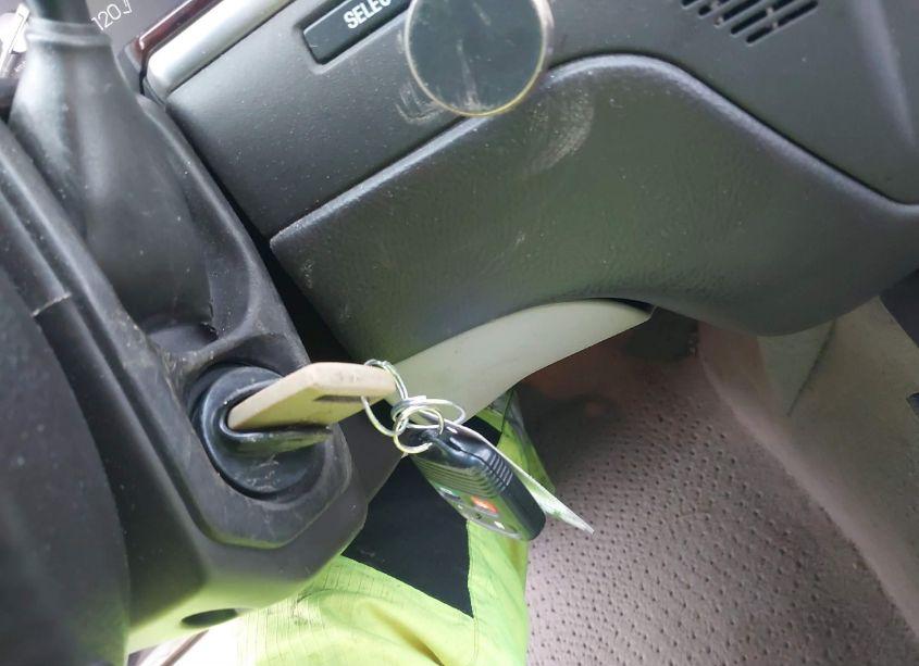 Photo 11 of 2005 Lincoln Town CAR SIGNATURE LIMITED (VIN 1LNHM82W95Y670965)