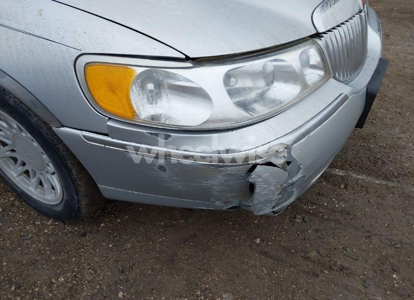 Photo 6 of 2000 Lincoln Town CAR SIGNATURE (VIN 1LNHM82W9YY888277)