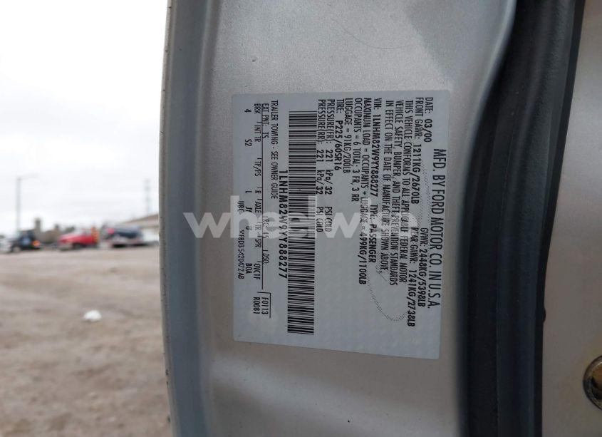 Photo 9 of 2000 Lincoln Town CAR SIGNATURE (VIN 1LNHM82W9YY888277)