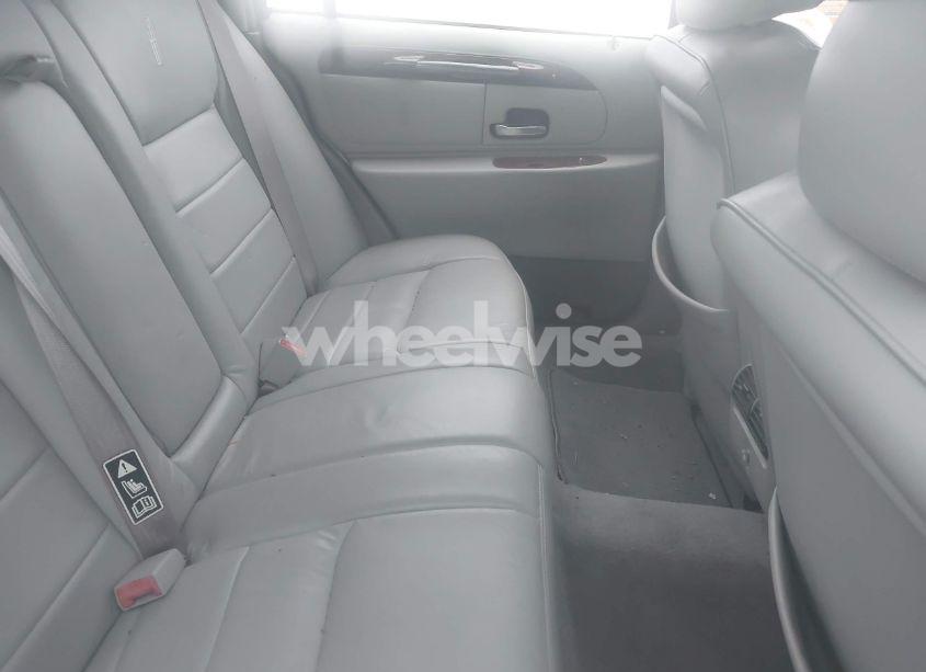 Photo 8 of 2001 Lincoln Town CAR SIGNATURE (VIN 1LNHM82WX1Y697831)