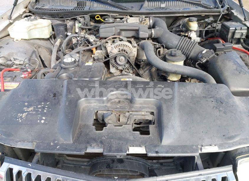 Photo 10 of 2002 Lincoln Town CAR SIGNATURE (VIN 1LNHM82WX2Y656973)