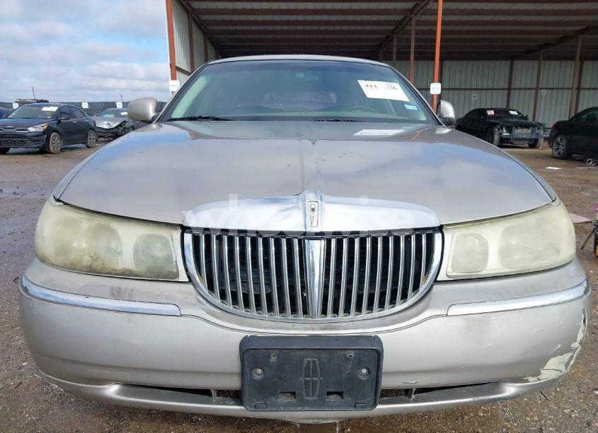 Photo 12 of 2002 Lincoln Town CAR SIGNATURE (VIN 1LNHM82WX2Y656973)