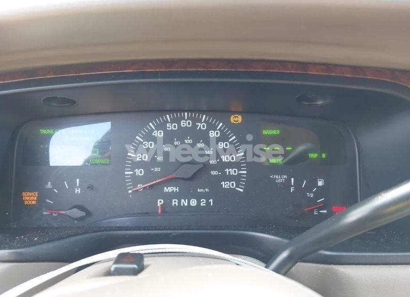 Photo 7 of 2002 Lincoln Town CAR SIGNATURE (VIN 1LNHM82WX2Y656973)