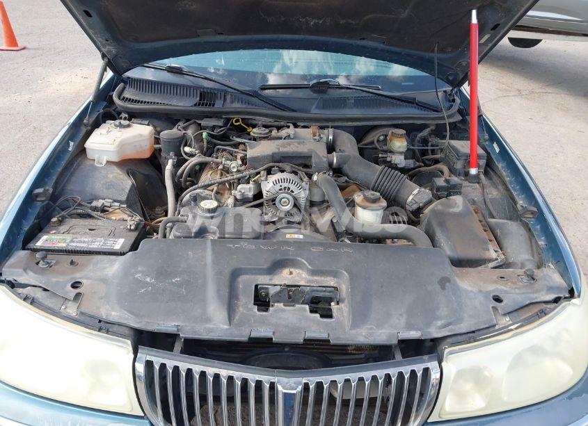 Photo 10 of 2002 Lincoln Town CAR SIGNATURE (VIN 1LNHM82WX2Y661185)