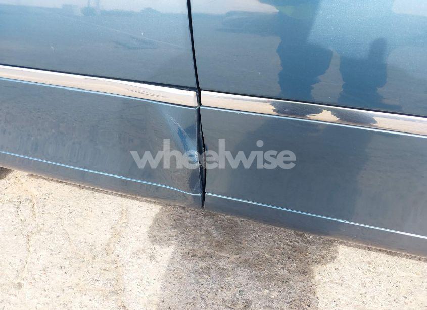 Photo 6 of 2002 Lincoln Town CAR SIGNATURE (VIN 1LNHM82WX2Y661185)